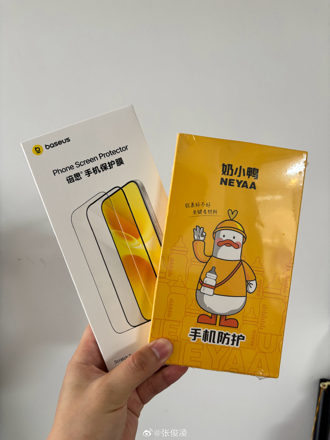 难抢确实有点
但基本是网络拥堵的问题，访问量过载，你说真的苹果搞有货不卖的恶心套路，我觉得没有，而且昨晚同步下单的手机壳跟钢化膜已经到了…#iPhone18Pro 饥饿营销# ​