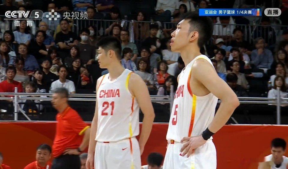 恭喜中国男篮险胜沙特挺进四强！廖三宁这场太牛了，爆砍30分7篮板4助攻，打出了国家队生涯最强一战，真的进化了他这突破看起来轻松又写意，关键时刻的急停抛投也非常从容冷静，完全把自己的技术特点展现出来了，满分[点赞]！
#中国男篮VS沙特##亚运会# #热聊亚运会# ​