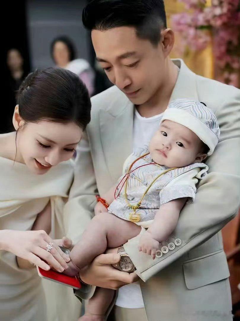 #马筱梅肠胃炎瘦到44公斤#马筱梅自曝半夜吃烤串诱发急性肠胃炎，体重骤降到44公斤，面部凹陷。她表示，打算好好吃饭逐步补回体重，坦言这种病态消瘦并不是自己想要的。
 
⚠️科普提醒：急性肠胃炎带来的暴瘦，大多是呕吐腹泻造成水分、电解质快速流失，同时肠道吸收功能受损，营养摄入不足。这种减重 ​