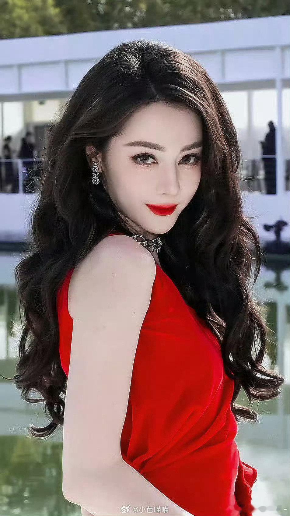 #迪丽热巴[超话]##迪丽热巴巴黎时装周# dlrb #迪奥全球品牌大使迪丽热巴# dlrb #迪奥二零二七夏季女装秀# dlrb #迪奥二零二七夏季秀#

零零散散的世界 遇见你 是我最大的幸福

​