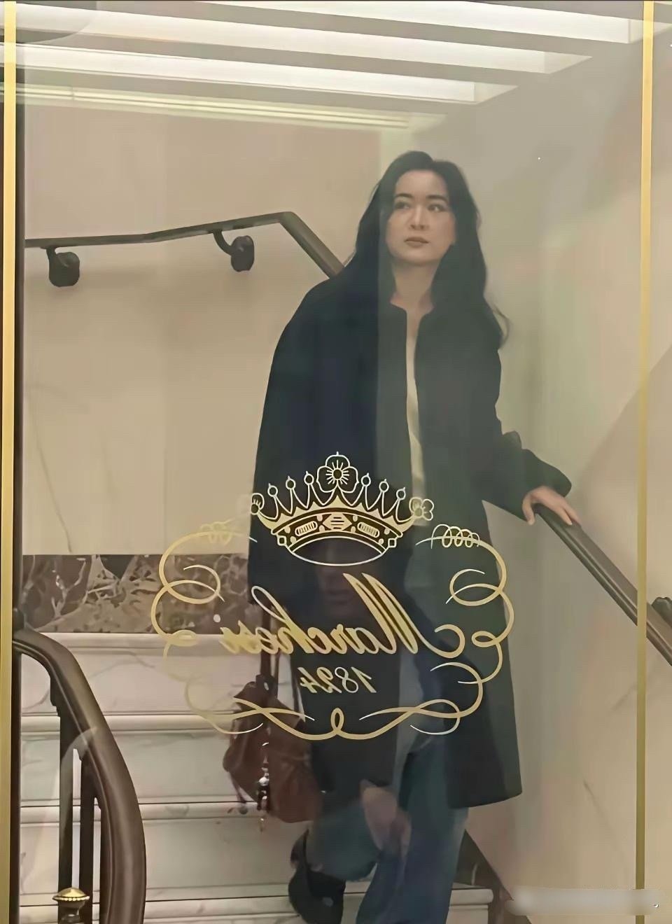 贾玲完全是另外一个人了，看起来好高冷。果然不继续走喜剧路是正确的，因为不接地气了。 ​