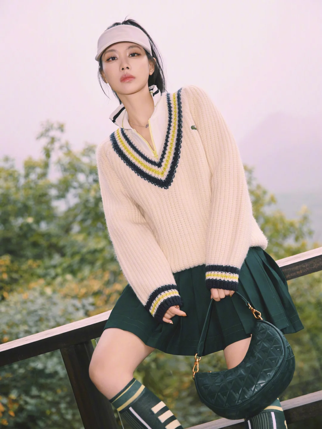 王霏霏，网球运动甜美穿搭。