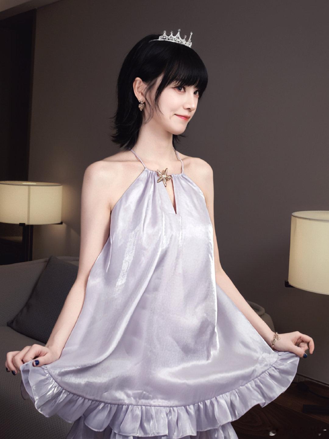 #黄灿灿[超话]# 💚#黄灿灿# 💚#黄灿灿我家那闺女# 

这个人是公主吧

​