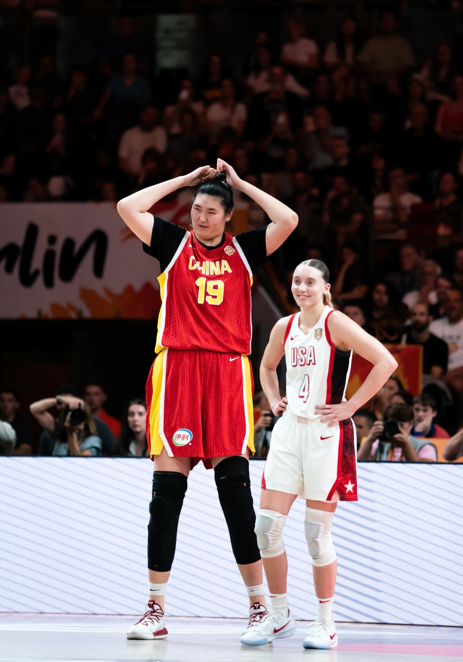 对阵美国队砍下13分，她就是被宫鲁鸣钦点的中国女篮核心，张子宇！18岁2米26的身高，在NBA男篮赛场也占绝对优势！姚明曾为她单独传授篮下技巧，未来可期！