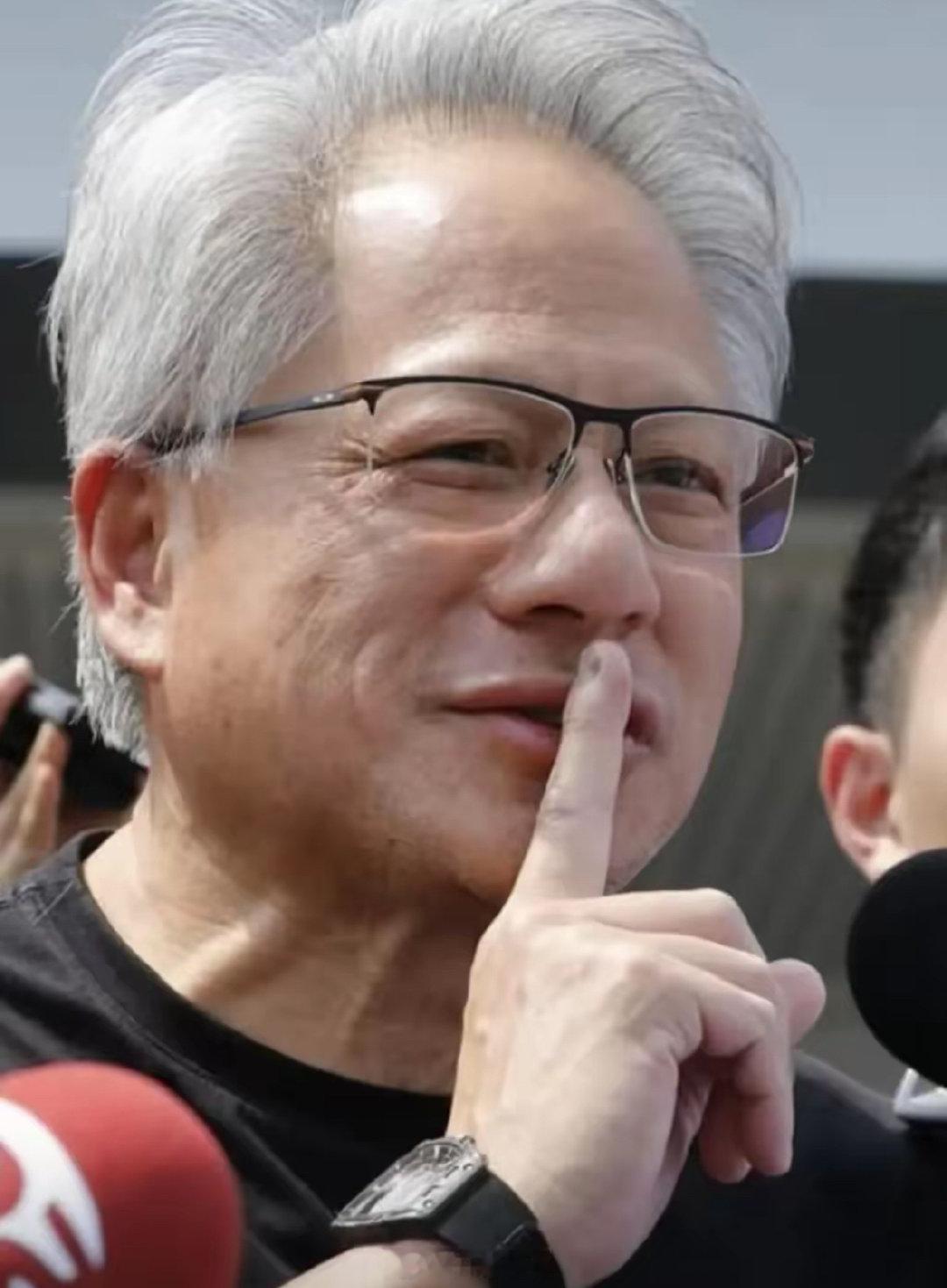 黄仁勋谈中国AI生态:在一次采访中，英伟达CEO黄仁勋被问到了中国。他提到，全球约50%的AI研究人员是中国人，并表示中国的AI生态充满活力，竞争力很强。中国正在成为推动全球AI未来发展的重要力量，你怎么看？ ​
