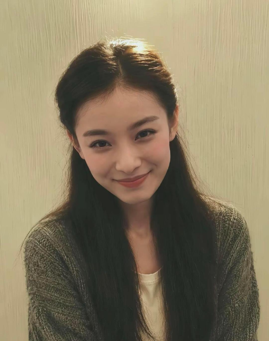谁看了倪妮这张图不说一句神图来的！！！ ​