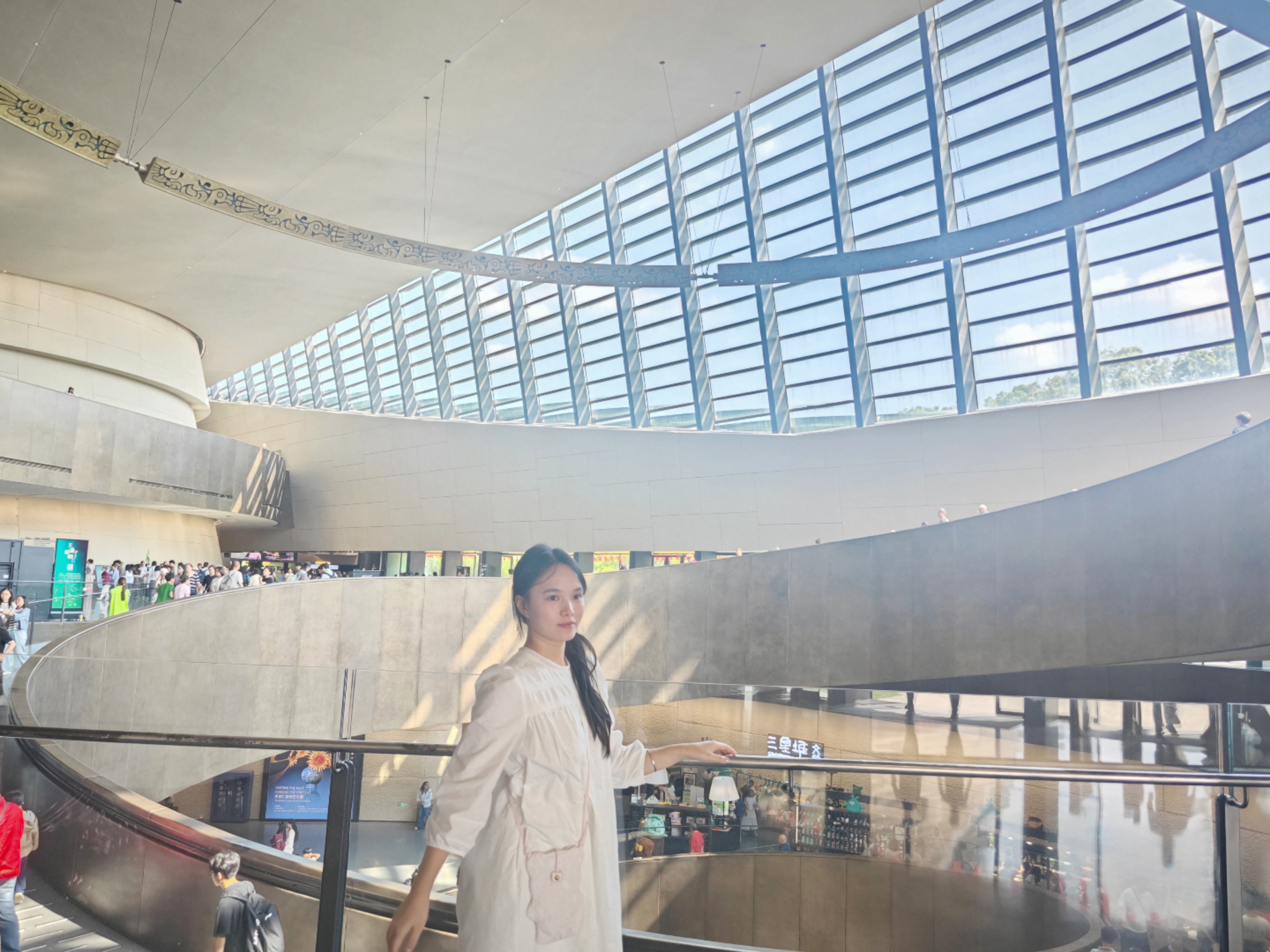 📍一场跨越千年的时间之旅——三星堆
📍成都人民公园喝杯盖碗茶 ​