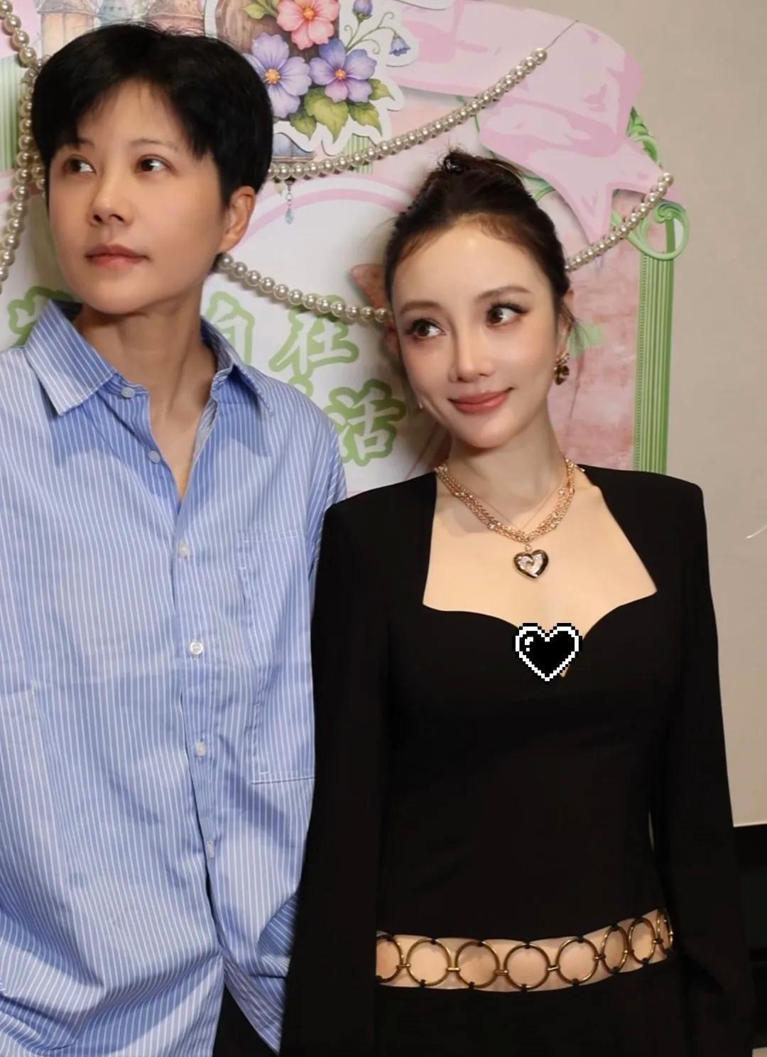 李小璐45岁生日宴排场不小！于正杜华齐聚道贺，逆生长状态超惊艳 ​