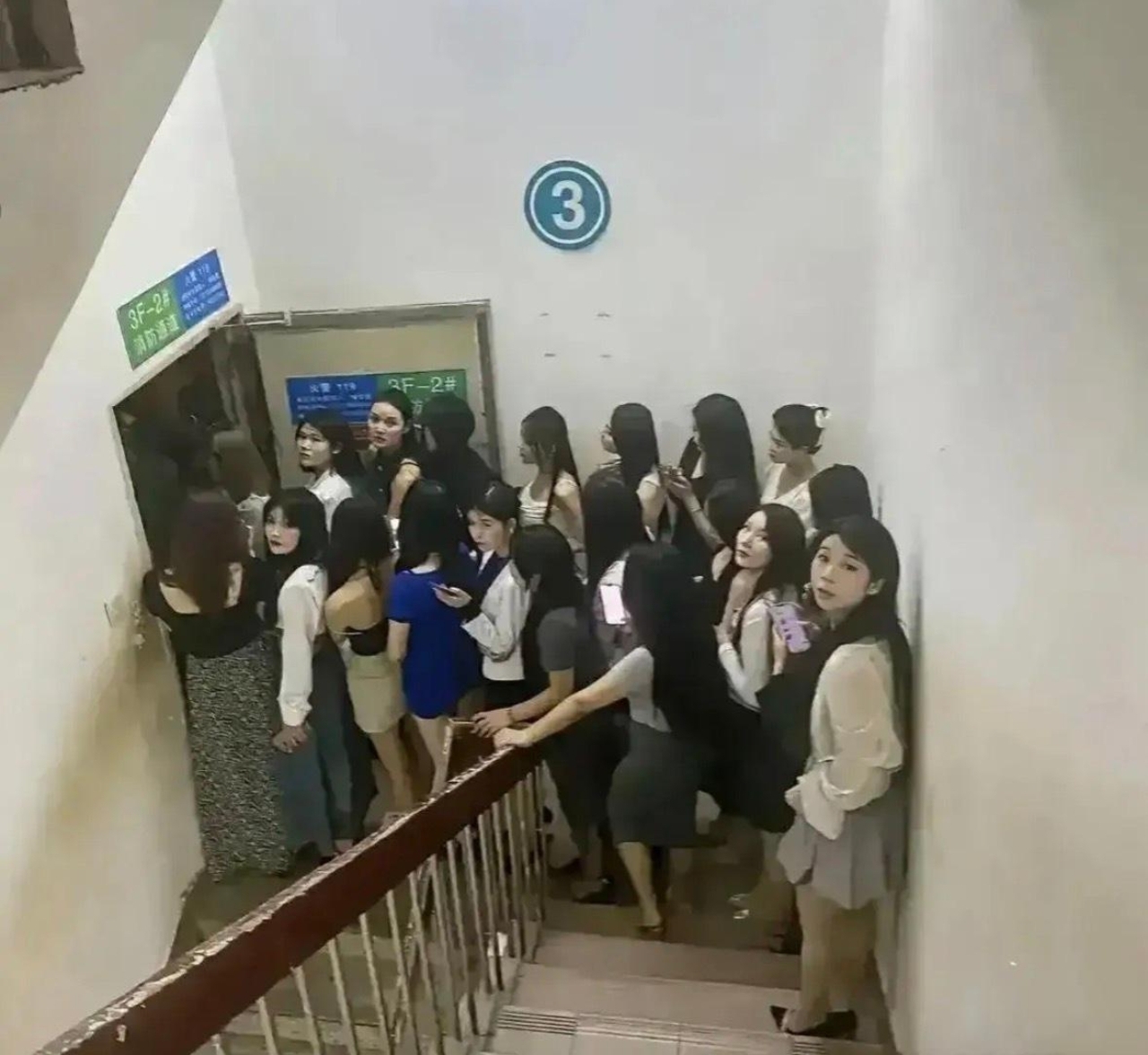 下楼遇到这种情况怎么办