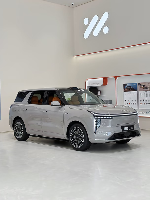 9 🈷️限⏰出一台智己LS8展车，要的速冲