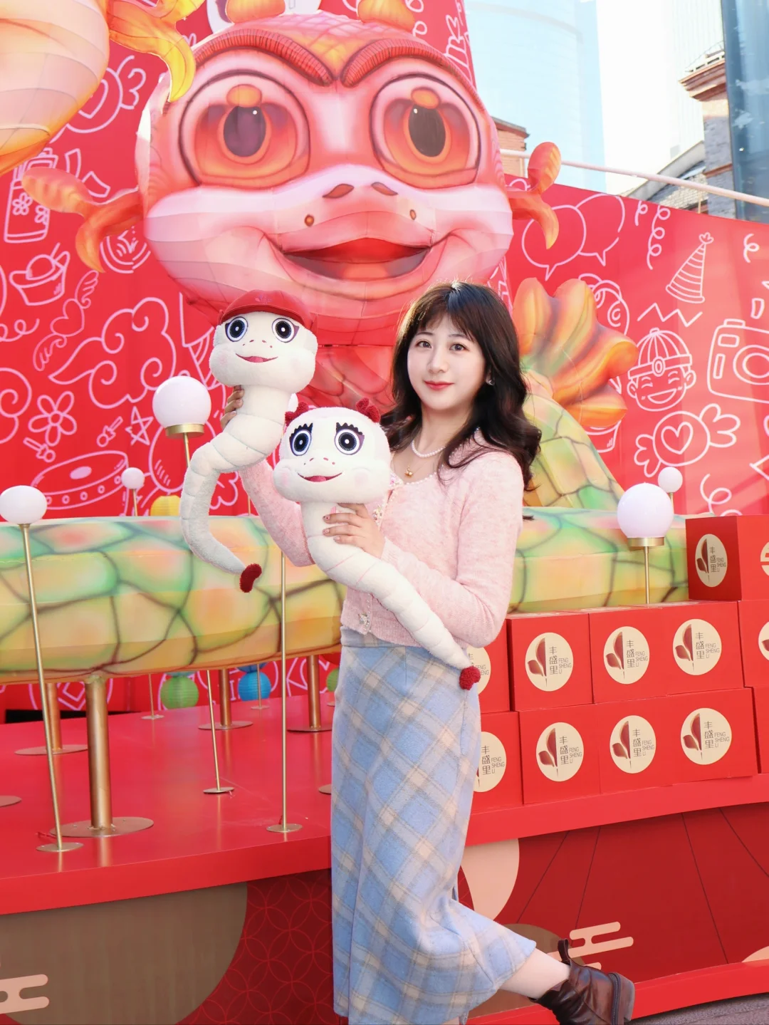 "新的一年  蛇全蛇美"🐍🏮