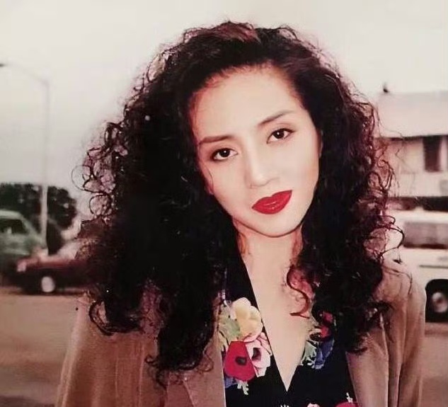 刚去翻了翻旧新闻， 
后背直发凉。 
梅艳芳骨灰被盗真不是个例，刘家良、向华胜也被盯上，这条黑链太吓人了！

去年年中，沙田宝福山连着出事，武术指导刘家良、出品人向华胜的骨灰龛被专业手法撬开，取走后还把外观复原，平时巡查根本看不出。刘家良遗孀翁静晶收到骨灰盒照片，对方一张口要6000万赎金。向华胜的