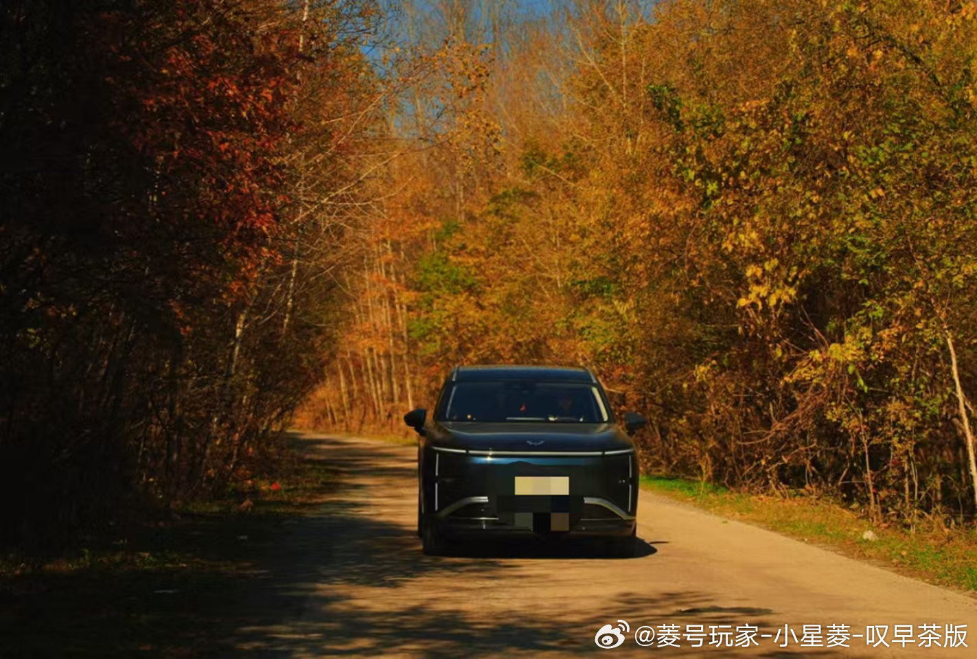 秋已至，星光就位。
当深秋暮色遇上点点星光，浪漫直接拉满。
柔和星光，氛围感十足，无论是自用还是打卡都很合适。
这个秋天，让星光 L，点亮你的漫漫长夜。
#星光L##小菱家族日记 ﻿##我的菱感生活##人民五菱营业中 # ​