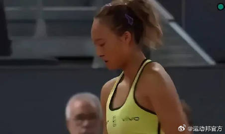 北京时间4月27日报道，WTA1000马德里站女单第三轮中，郑钦文在先...