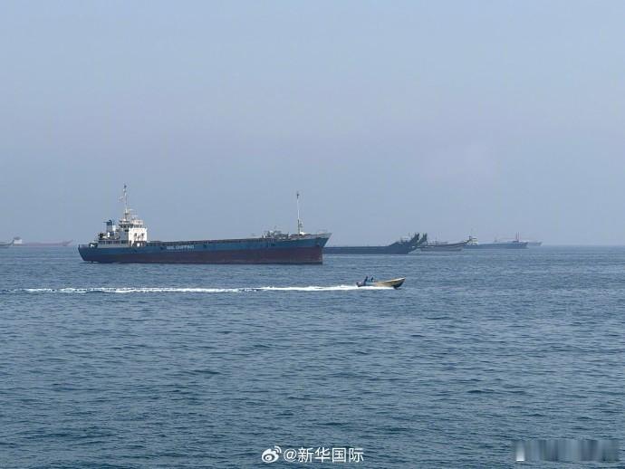 【伊朗媒体：一油轮在霍尔木兹海峡偏离伊指定航线触雷】据伊朗法尔斯通讯社...