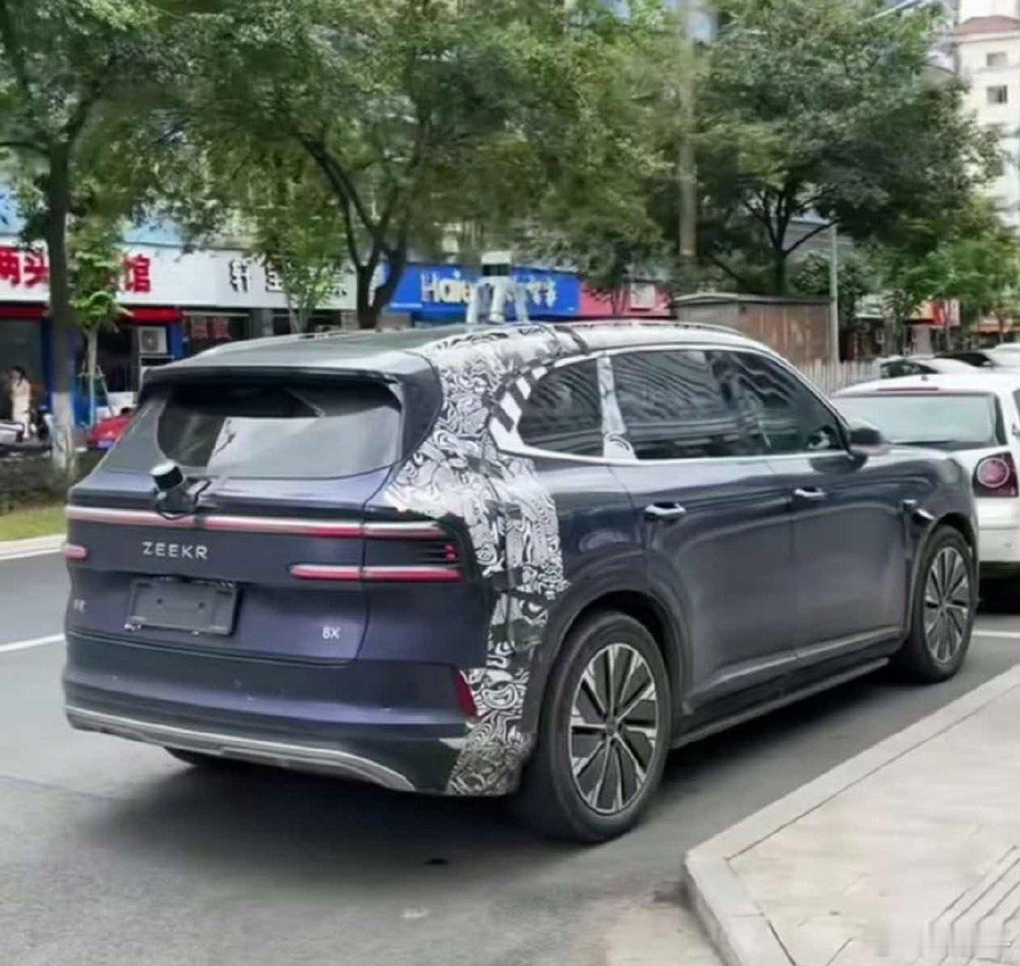 这是极氪8X纯电版吗？
如果是的话，也算是很多人在期待的一个版本吧。
#新能源汽车##大v聊车# ​