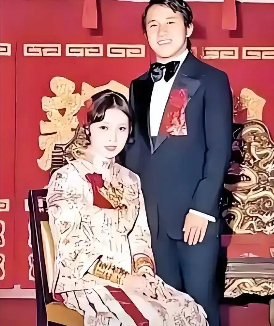 1973年曾志伟听着妻子王美华在产房里的哀嚎声气的火冒三丈，推开门就怒骂在手术台上的妻子：你要生就就赶快生，要不然老子就走了，耽误我喝酒的时间。
护士拉上了他面前的门。曾志伟在走廊里踱了两步，又看了一眼手表——快八点了，兄弟们已经在酒楼等他。他决定不等了。
他转身离开医院，十分钟后坐进了酒楼的喧闹里
