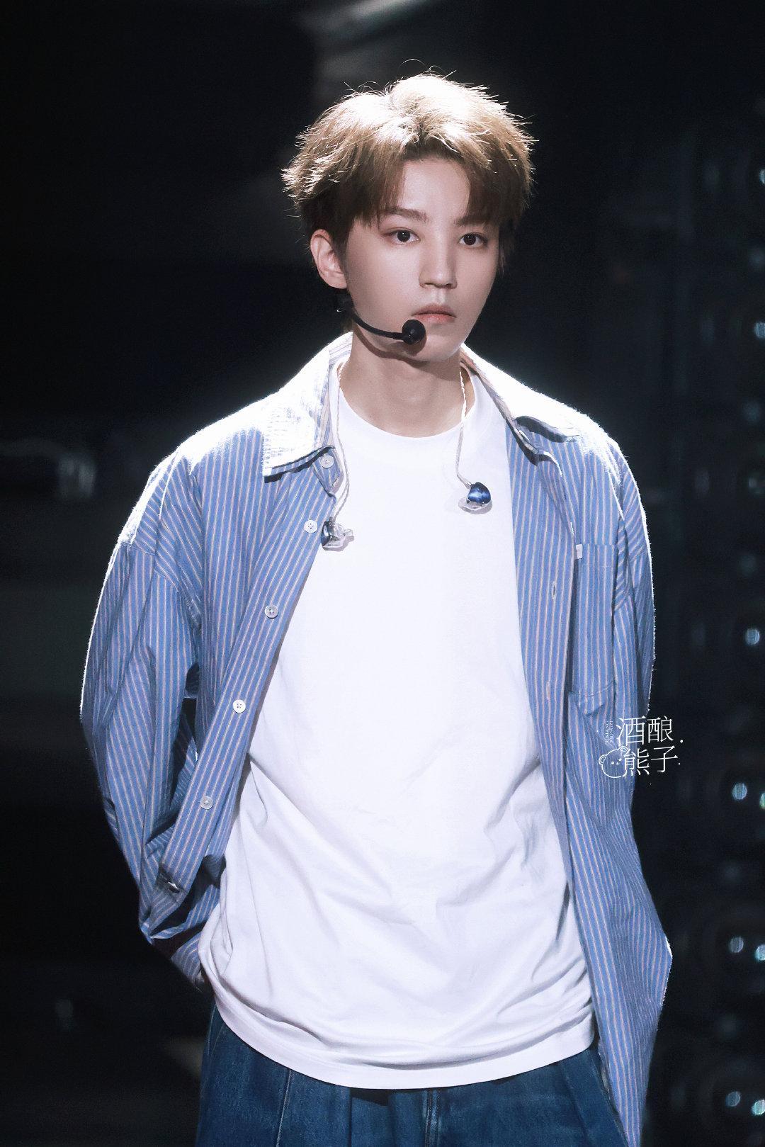 #王俊凯私服彩排像拍mv# 私服真的好帅有人懂吗🥹🥹#打歌2026# ​