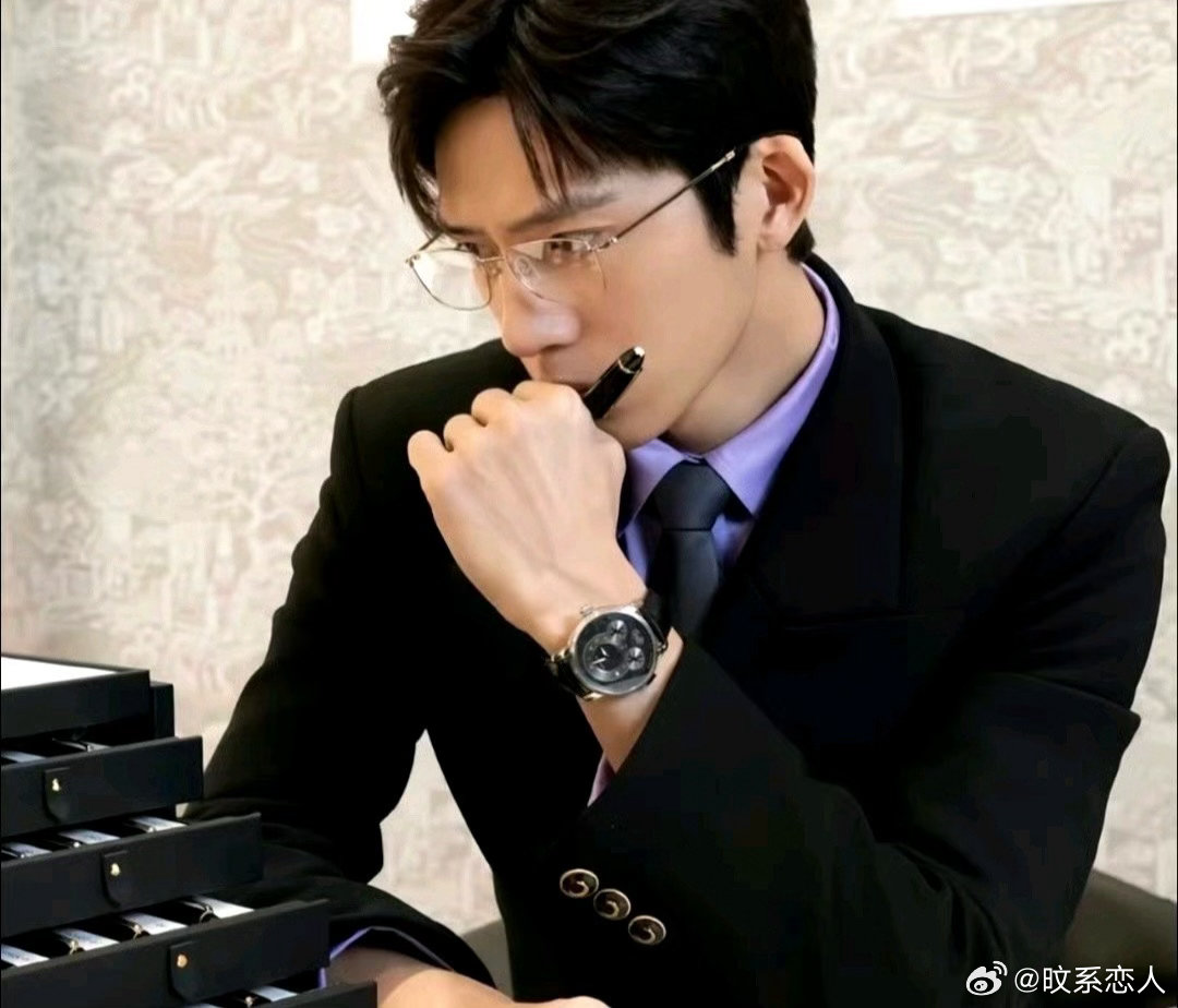 1.依靠节食减肥的艺人，基本很难坚持长期健身。内娱里只有金晨和钟楚曦能长期保持健身习惯，其余大部分女艺人的健身，基本只是为了拍视频做做样子，并没有真正坚持锻炼。

2. 井柏然根本不需要提升自身咖位，他的影视资源一直十分优质，目前手里还有六部待播作品等待上线。

3. 张子枫并不喜欢网友把她 ​