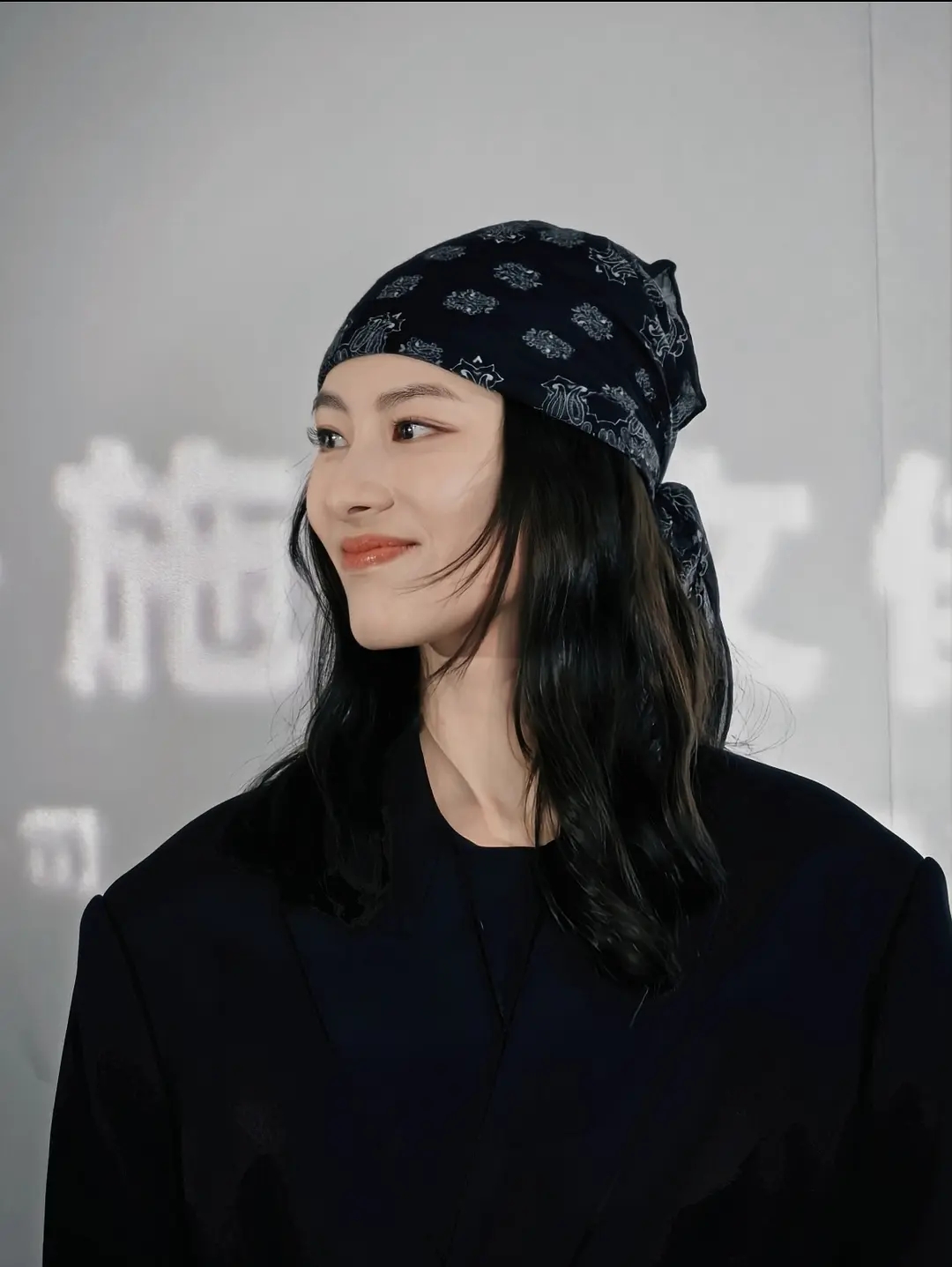 梁洛施快40岁了，状态还是这么好
梁洛施如果年轻的时候不去嫁豪门，不去生孩子，现在应该在影视圈把奖都拿了个遍吧～
年轻的时候就是内地刘亦菲，香港梁洛施～
现在快40了，事业蒸蒸日上，可惜年纪大了，很多角色都演不了了，只能演妈了～
不过最近电影路演，40岁的她状态真不错，保养的好，看不出一点点年龄感