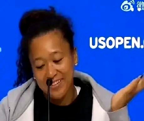 “我能干啥？球发过来，就跟火箭一样，只能干看着。”

大阪直美输了，输得明明白白。赛后记者问她怎么看，她没找任何借口，就这么摊开了说。

对面莱巴金娜的发球，她形容自己站在场上，就像个无助的观众。脑子里想了无数种接球的方法，可身体根本反应不过来。那种感觉，就是纯粹的技术碾压，毫无还手之力。

体育圈