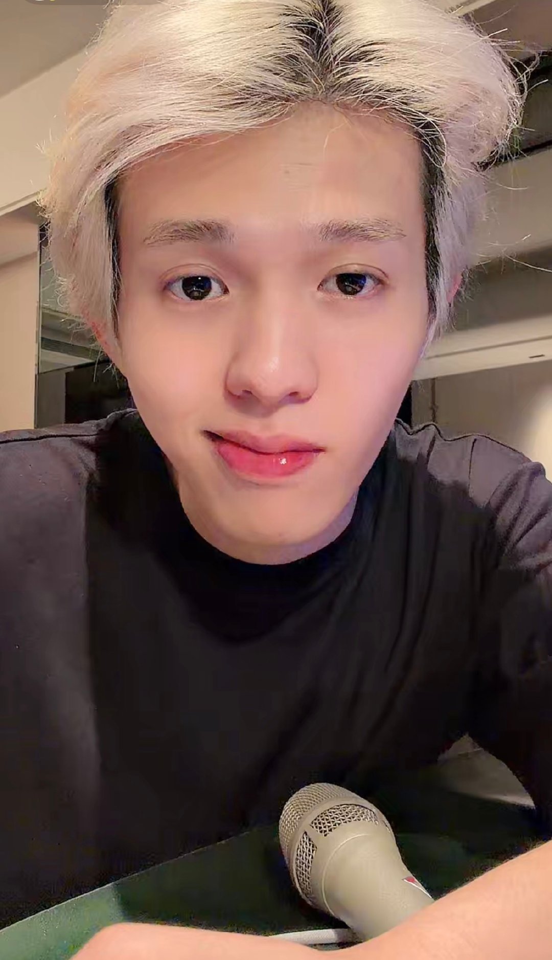 #李昊[超话]#  谁懂李总小表情的可爱程度呀˶╹ꇴ╹˶ 李总表情粉+1～ ​