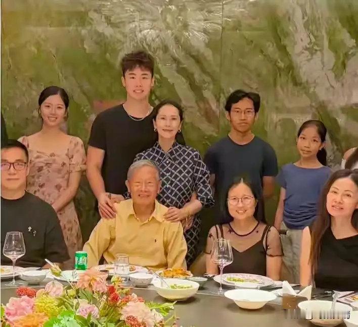 海清现状：全家住北京豪宅，48岁发际线上移，19岁儿子成就惊人 ​