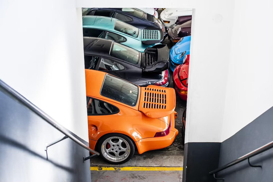 #履程轰鸣# 修理老保时捷的天堂-Early 911S | 德国伍珀塔尔 

#世界也许是个巨大精神病院# ​
