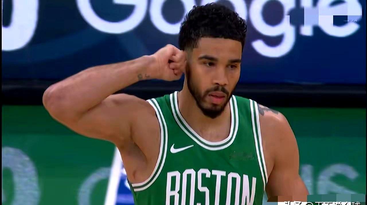 凯尔特人近日在季后赛首轮遭遇重创，以一场意外失利输给了年轻的76人，比...