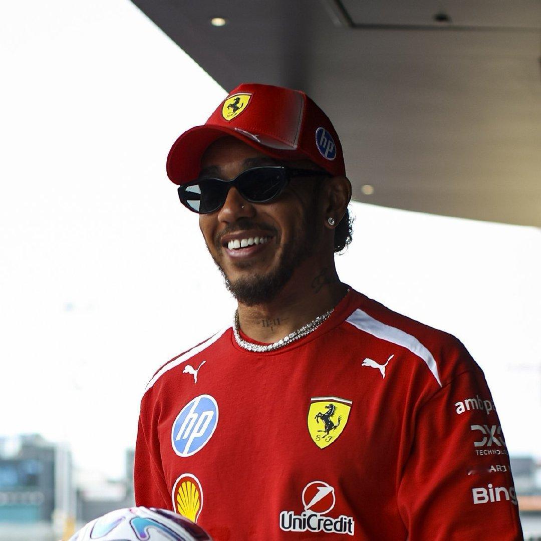 🎙️【#2026F1荷兰大奖赛# 赛前声音】🇳🇱

刘易斯·汉密尔顿：我们仍然需要不断提升赛车的性能，在某些方面还有改进空间，但我们已经经历了一段漫长的过程，并且对目前取得的进步感到十分自豪。

#法拉利F1车队[超话]# #F1[超话]# ​