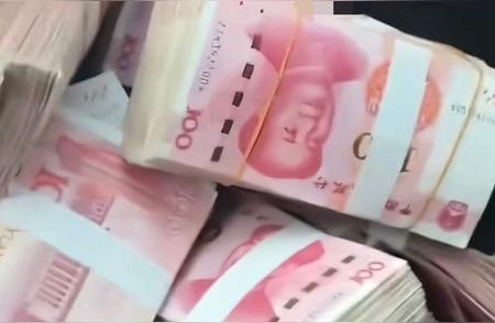 “离大谱！”重庆，一40多岁女老板，见刚入职年轻小伙帅气，便让小伙离婚...