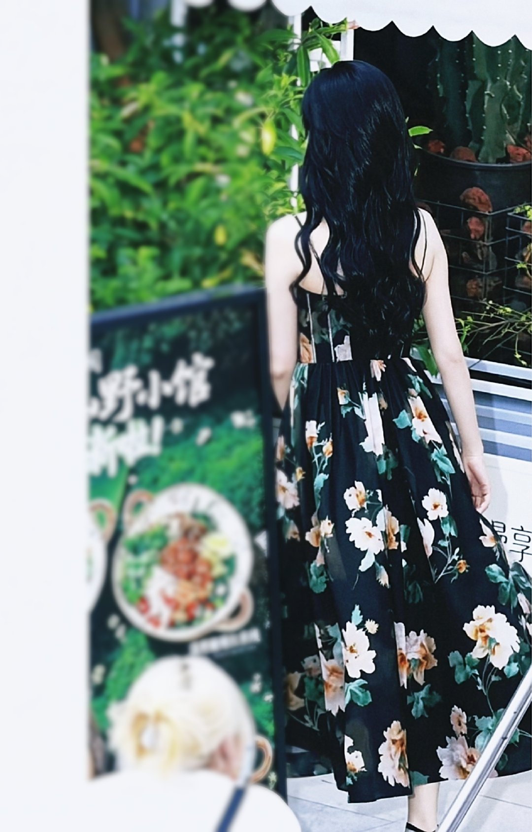白鹿这背影谁看了不迷糊！#开到荼蘼# ​