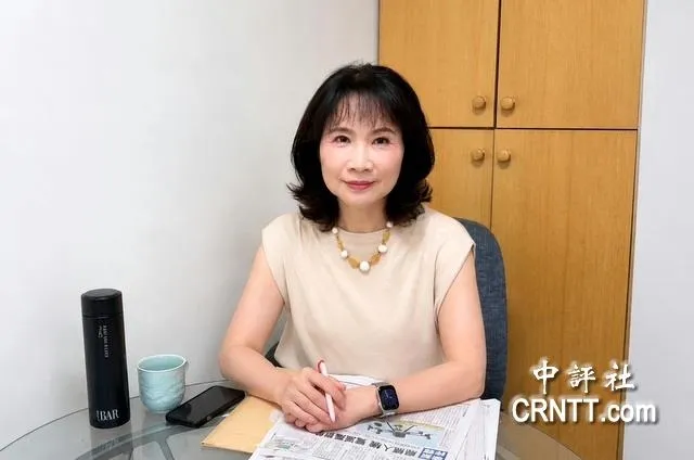 岛内难得一声怒吼！陈凤馨直接痛斥台陆委会篡改抗战史的卑劣操作，一句话戳穿民进党当局“去中国化”的底层阴谋：抗战，本就是中国人的战争，不容割裂、不容偷换！
台陆委会公然颠倒黑白，妄图切割大陆在抗日战争中的巨大牺牲与贡献，刻意淡化日本军国主义的侵略本质，甚至把“抗战胜利”偷换字眼，弱化民族抗争的正义性。