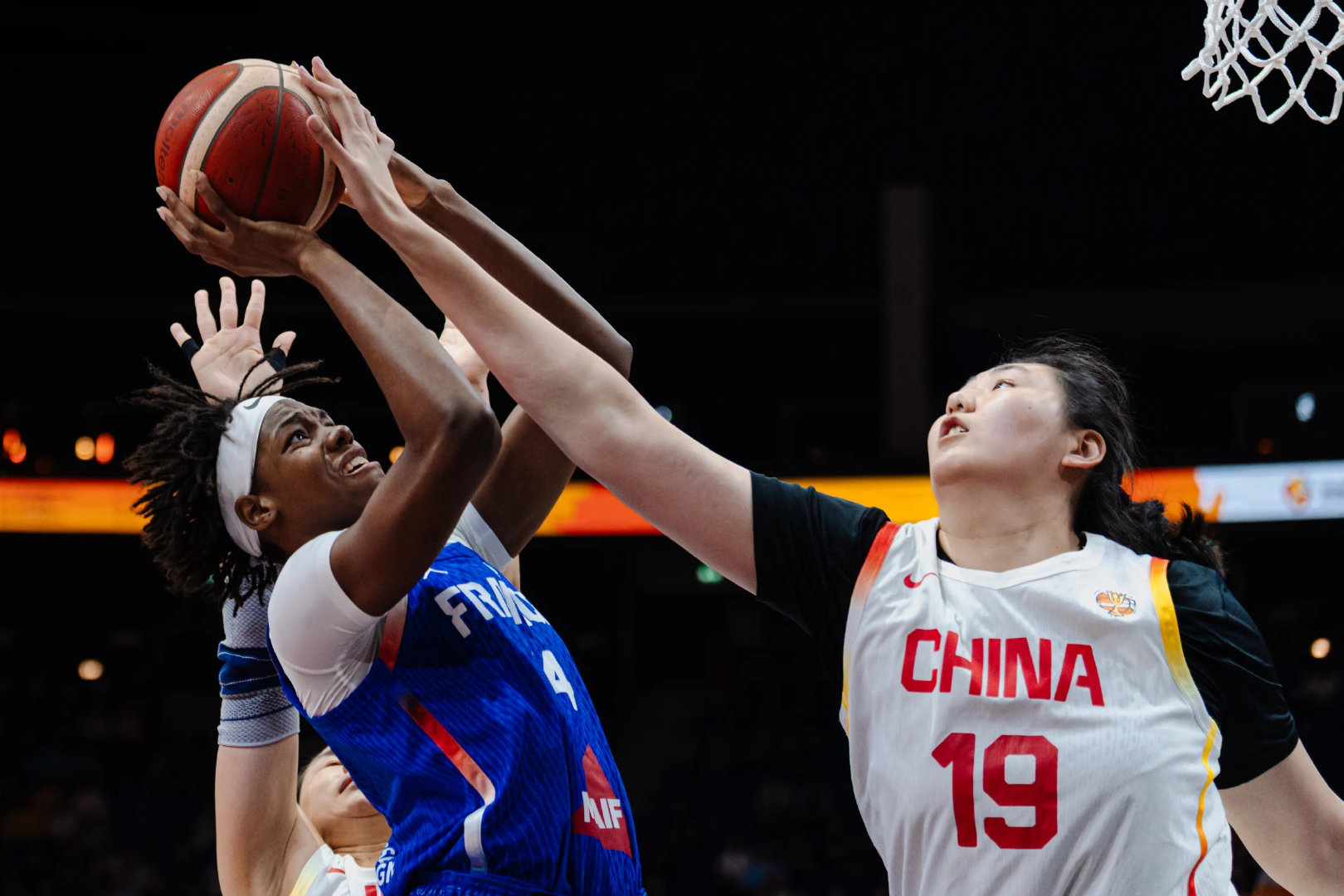 世界杯8进4：半场结束

中国女篮🇨🇳 31-48 🇫🇷法国女篮

#中国女篮vs法国女篮##中国女篮[超话]# ​