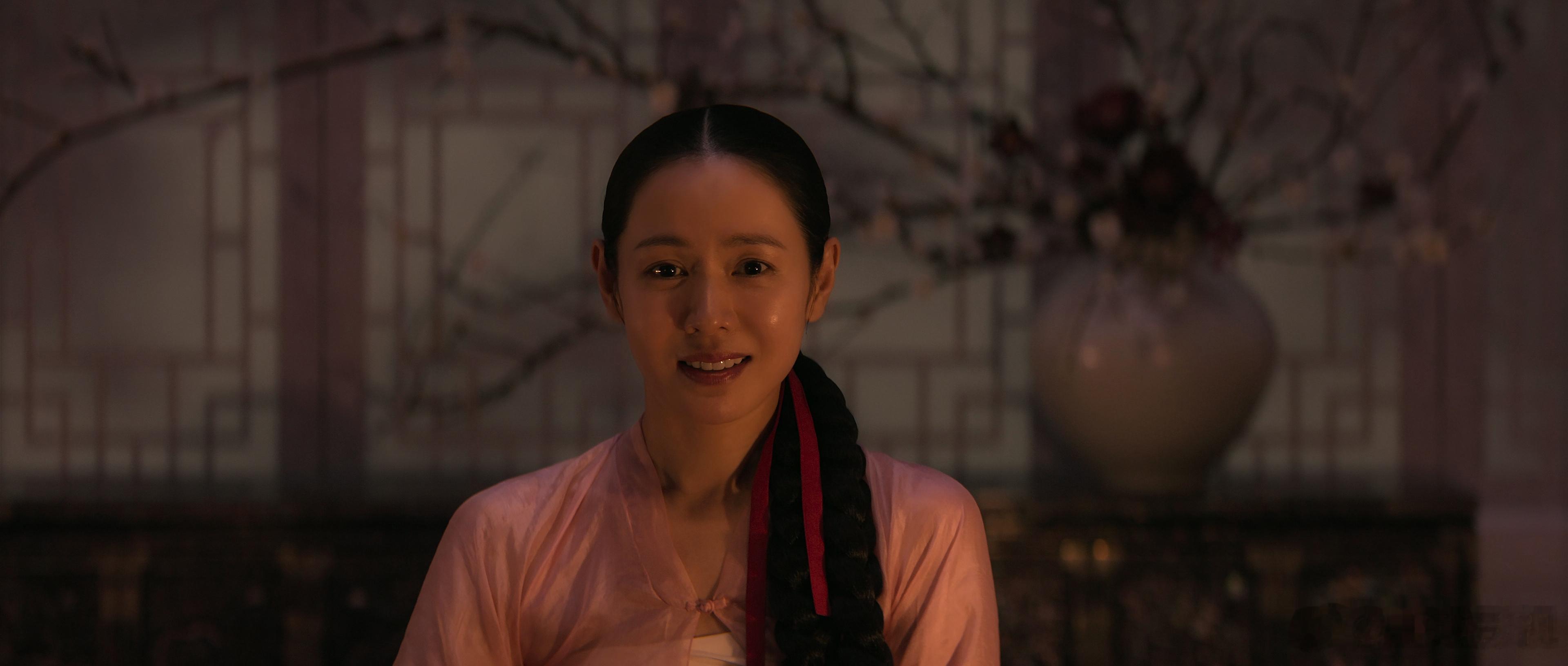 挑情丑闻  (2026)  4K

《挑情丑闻》孙艺珍 × 池昌旭，一场以人心为赌注的情欲游戏

Netflix 重磅新剧《挑情丑闻》，改编自经典电影《丑闻》，原型是文学名著《危险关系》，8 集全，氛围感拉满！

朝鲜礼教森严的时代，贵族赵氏夫人（孙艺珍 饰）外表端庄典雅，内里聪慧又疯狂。困在时代枷锁里的她，设 ​