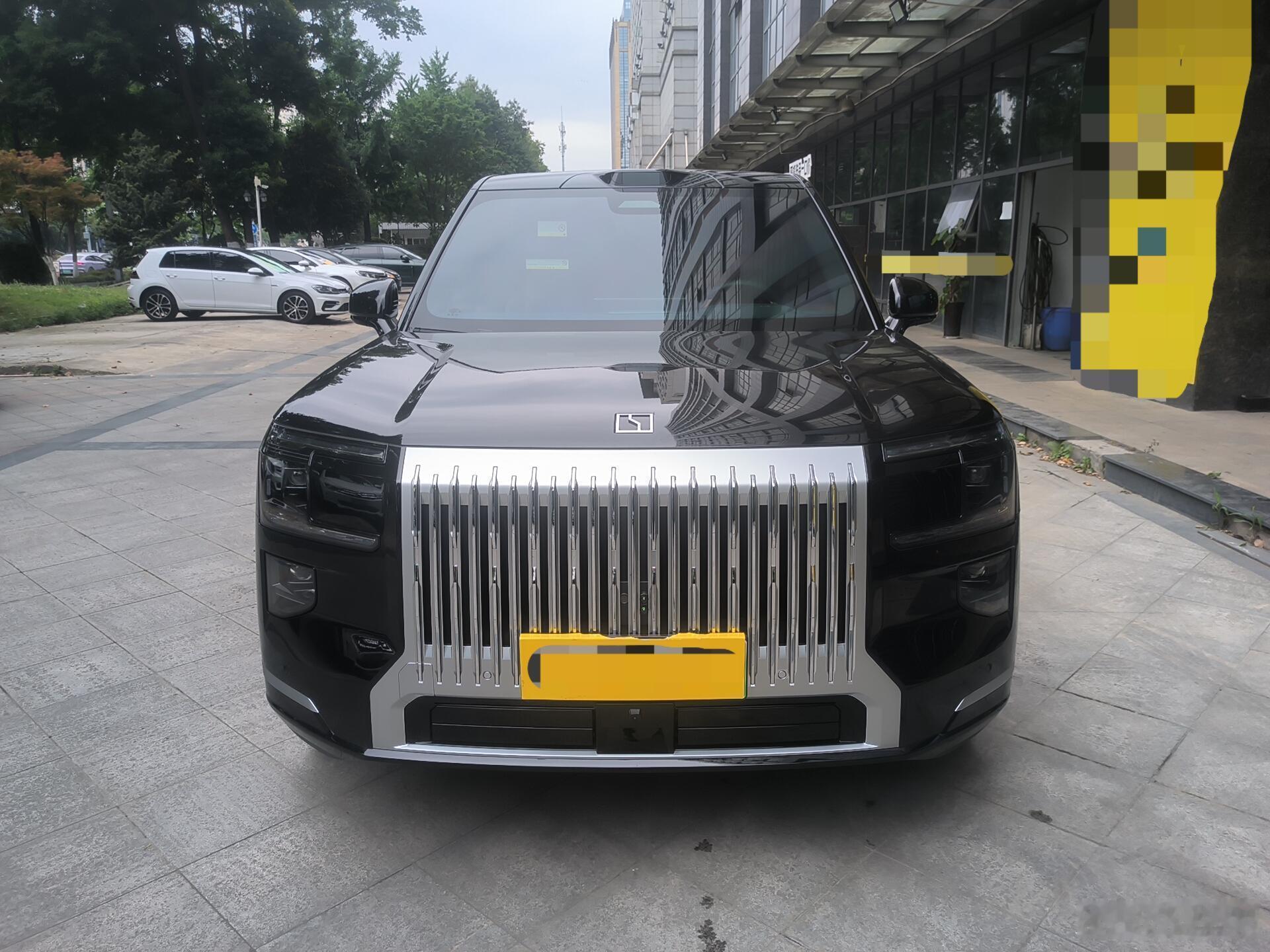 均价53万，卖的比问界好，有了极氪9X，还要什么路虎揽胜？前两天帮粉丝...