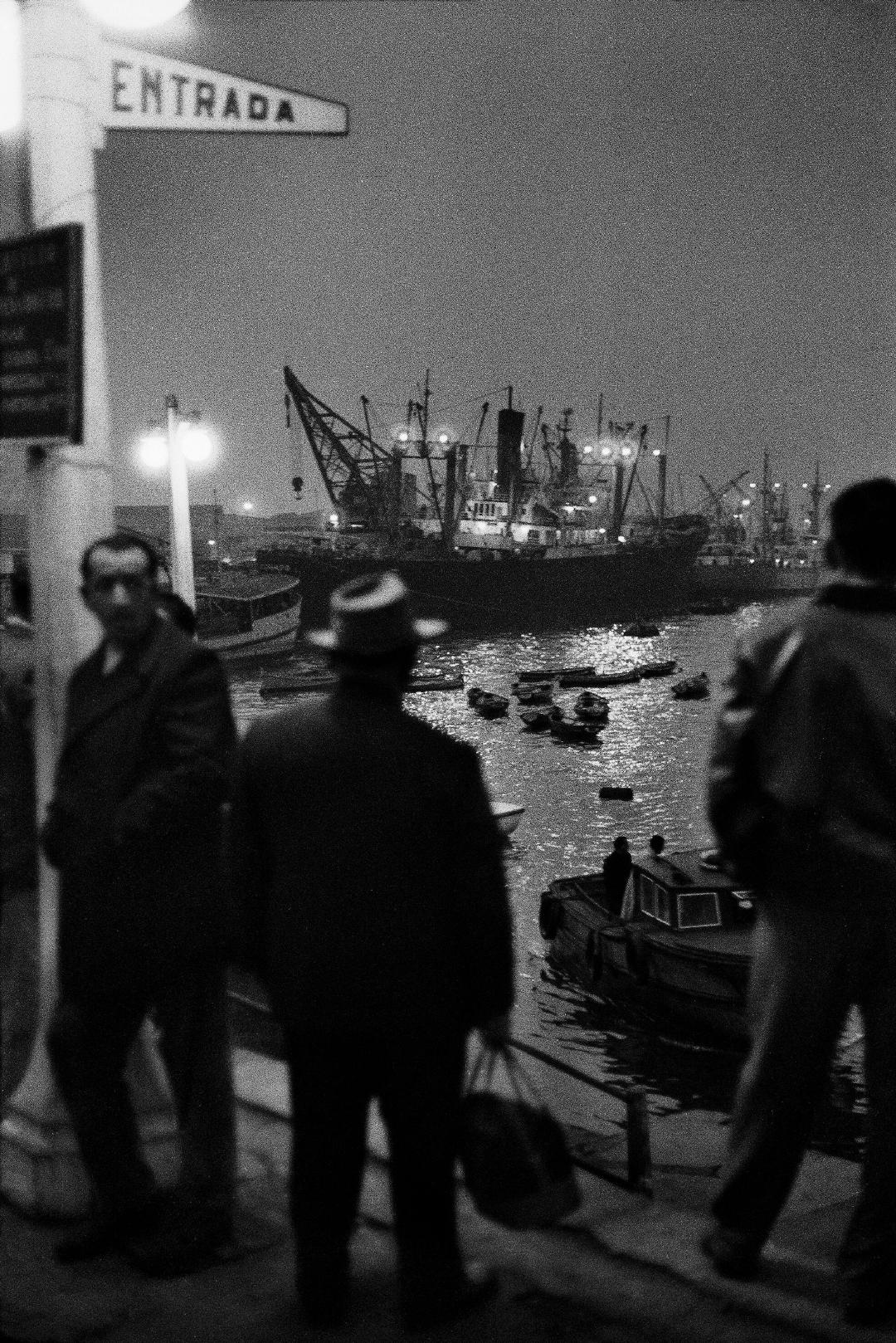港口，瓦尔帕莱索(智利)，1963年，Sergio Larrain摄。 ​