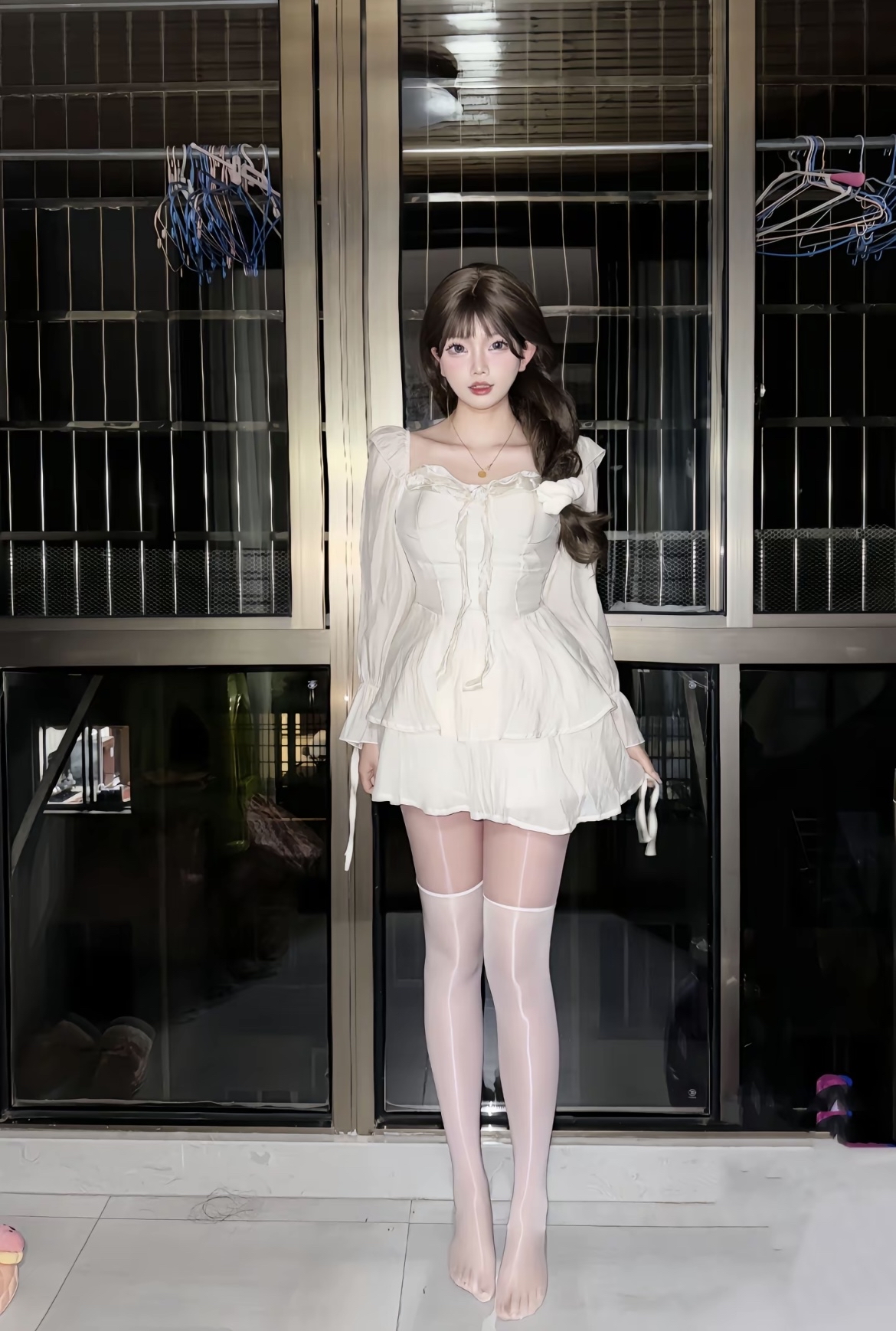 甜美系的女孩，她眼睛亮晶晶，笑容甜蜜蜜，模样娇俏可人，天真烂漫惹人爱。...