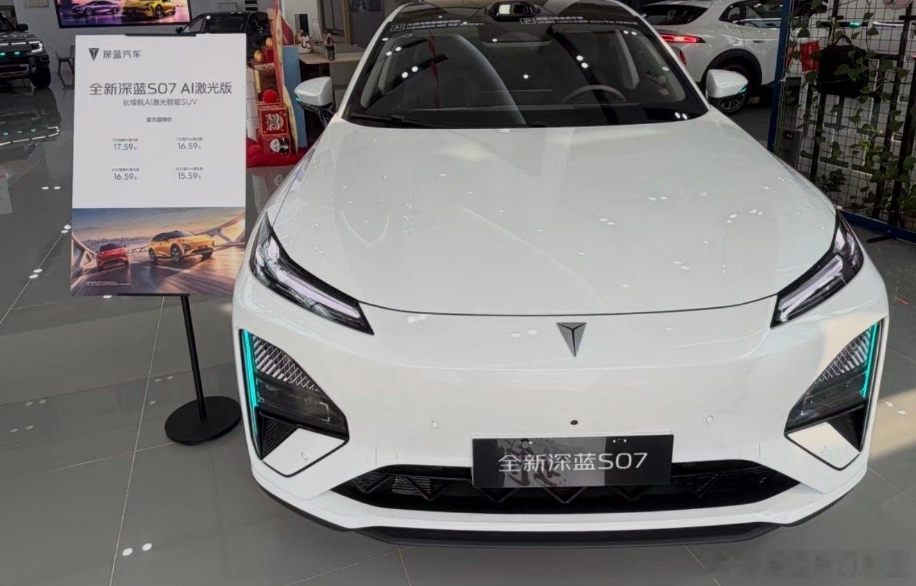 新款深蓝S07这个版本到底还是下血本了，6C快充、800V平台、第一梯队的辅助驾驶，就看这个月能卖多少辆#长安汽车 #深蓝汽车 ​