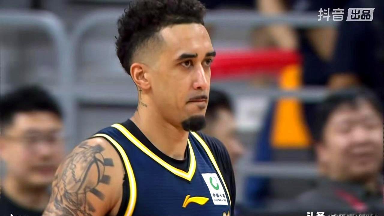 首场G1意外落败，这样的剧本谁能想到？ 杜锋的布阵，像是亲手把自己送上...