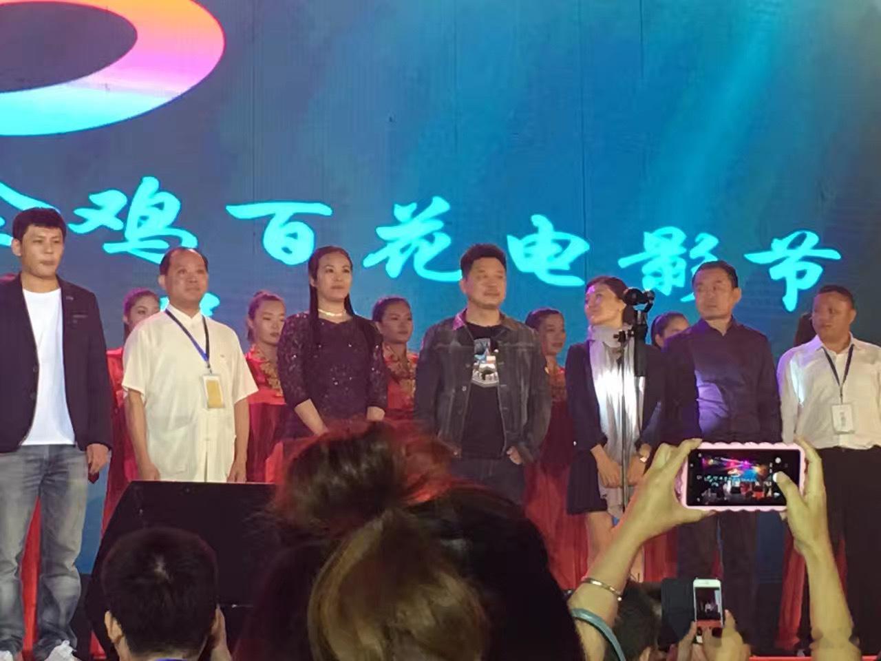 《约定_百度百科》《约定》是由曲艺执导，甘薇、郭鹏、罗晋主演的青春偶像剧，以摩托车竞技为背景，作为中国首部手机电视剧引发关注。全剧共五集，全长25分钟左右，每集约5分钟，采用胶片拍摄，总投资300万元左右，拍摄周期约两周。甘薇、郭鹏、罗晋分别为解放军艺术学院、中央戏剧学院、北京电影学院 ​
