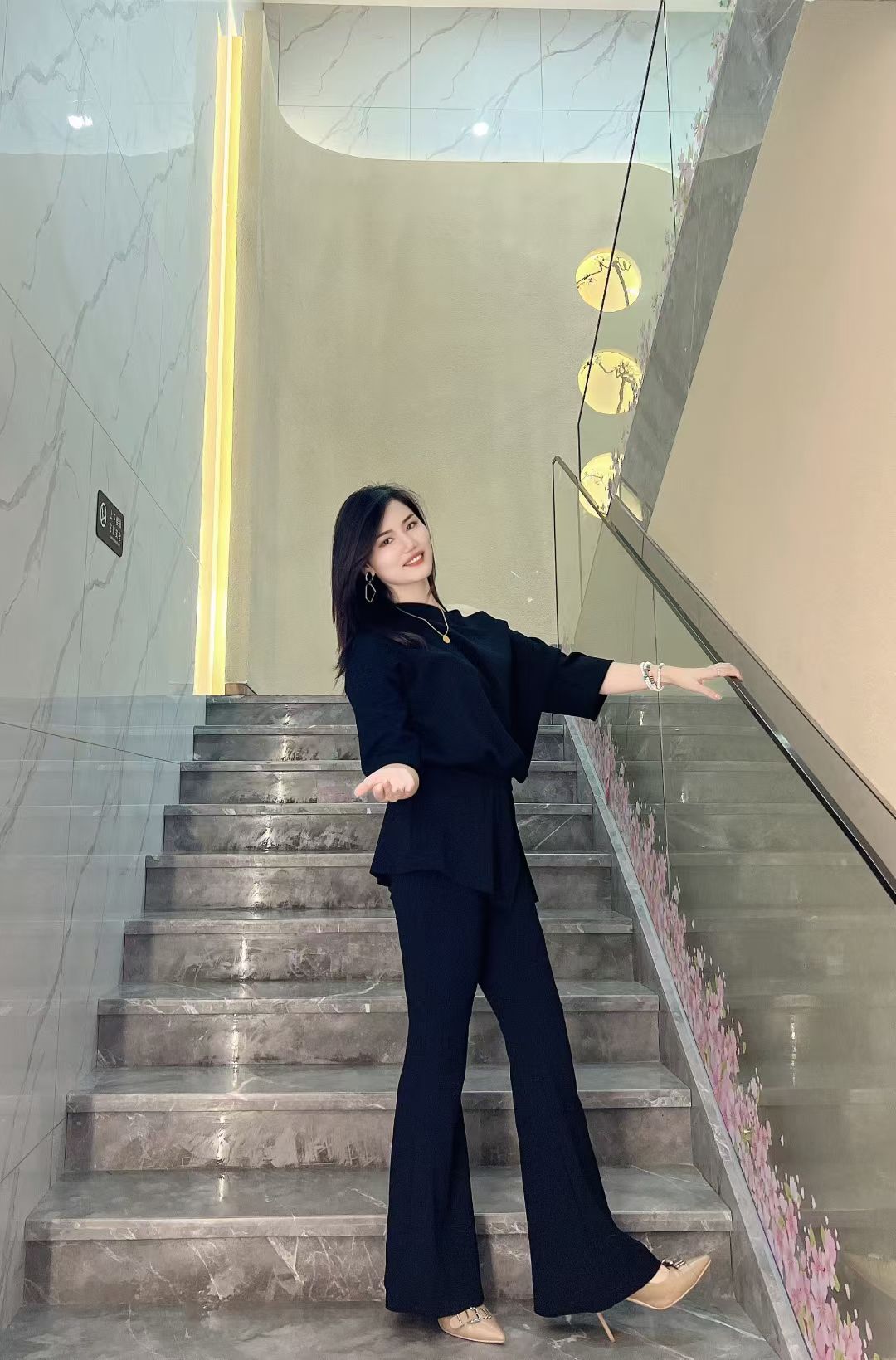 优雅黑衣，散发迷人魅力！💃✨?