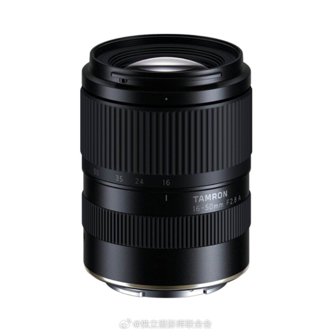 仅售550美元！腾龙新品16-50mm F2.8变焦镜头发布，等效24-75mm全画幅视角，仅重305克，轻量化设计，采用10组14片光学结构，16mm端蕞近对焦距离0.15米，50mm端蕞近对焦距离0.29米，55mm滤镜接口，具备索尼E｜尼康Z｜佳能RF-S｜富士X卡口，仅售550美元，约合3666。#摄影器材# ​