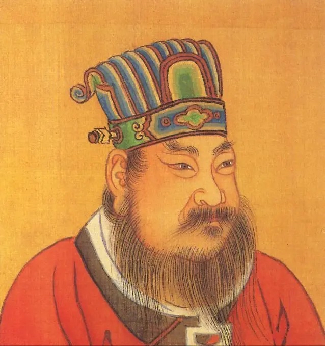 两千年前最心酸的“美颜”：史上第一位染发皇帝王莽的落幕
        如今染发是寻常爱美之举，可很少有人知道，中国史书上第一位染发的皇帝，是两千年前新朝的建立者——王莽。这场藏在正史里的染发闹剧，不是追逐新潮，而是一位穷途末路的帝王，最后的自欺与挣扎。
         地皇四年，公元23年，天下