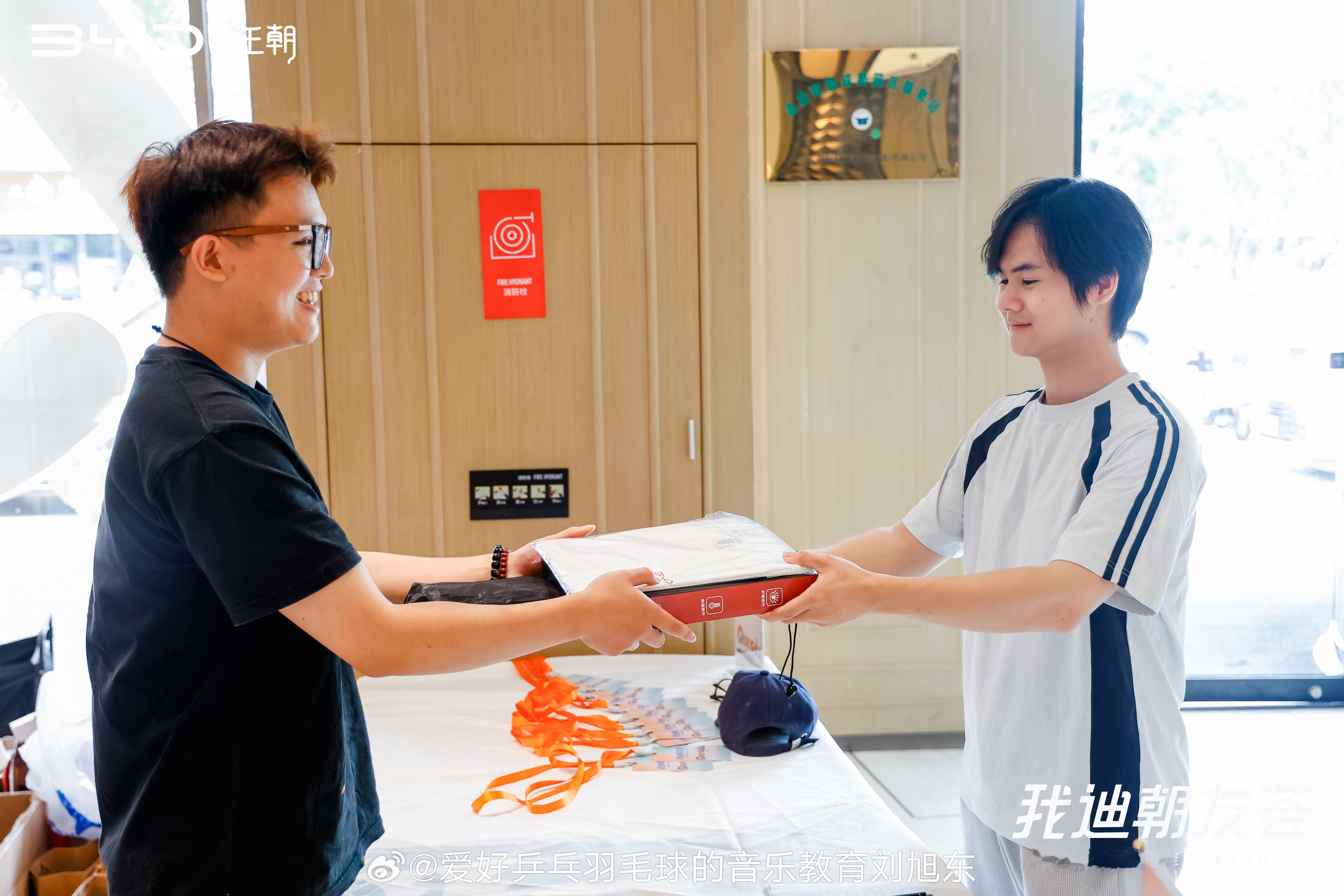 荣幸 开心收到比亚迪汽车
——我迪朝友荟的哥姐们邀请
参加本次2026成都车展
王朝品质推荐官的活动 
感谢 辛苦各位工作人员、摄影师们的
细致安排与辛苦付出[玫瑰][玫瑰]
同样很开心认识了一群王朝车友
期待后续线下活动再相聚 打羽毛球🏸
之后做好宣传 推荐比亚迪王朝系列 
祝比亚迪王朝所有人越来 ​