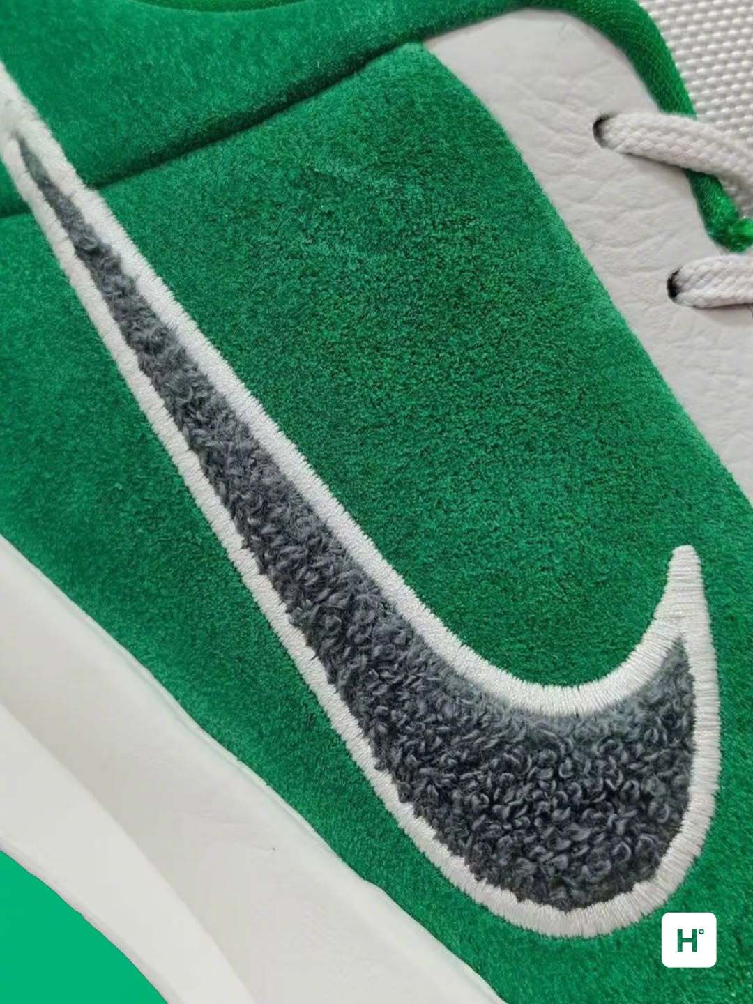 #履程鞋事[超话]# Kobe 5 Protro “Celtics” 将于明年一月16日发售～ 鞋面反毛皮更像是EXT版本。

images via Kicksdong#活塞22分逆转凯尔特人# #陆毅鲍蕾女儿18岁生日试装# ​