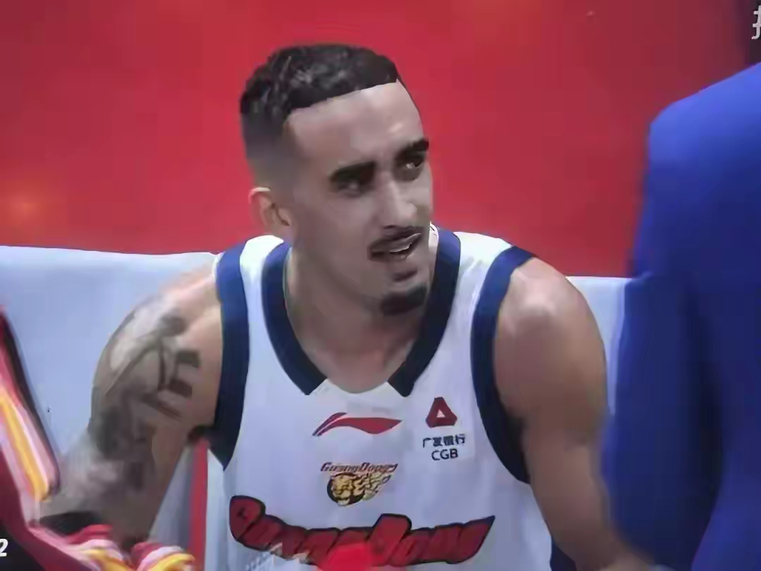 明天晚上对广州的比赛，球迷期待，广东队究竟什么阵容大家都在观望，杜峰必...