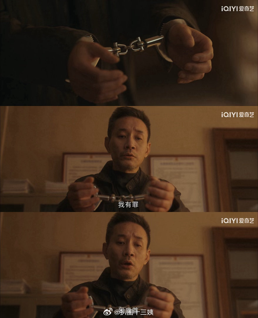 #国产剧拍了刑警父亲亲手铐死儿子#刷到辛吉然儿子那段我是真的要追更了🥺
因为怀疑儿子和案件有关，当刑警的爹亲手用手铐锁住儿子，没想到孩子哮喘发作拿不到药，悲剧就此发生。葬礼上妻子狠狠一巴掌，他无言下跪，满满的悔恨压得人喘不过气。没有激烈的嘶吼，但是后劲大到缓不过来。老戏骨这段演技 ​