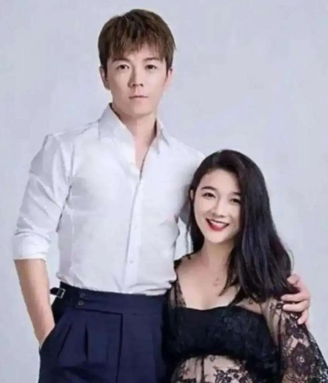 2017年，王栎鑫对自己怀孕的妻子吴雅婷说：“你生完二胎后，就去找一个你最爱男朋友吧！我们不适合。”吴雅婷惊掉下巴地看着他：“你真的很会开玩笑？差点我就信了。”而王栎鑫却一本正经：“我是认真的，没有骗你。”
吴雅婷脸上的笑容僵住了。她转过身，慢慢地走进厨房，拿起水壶给自己倒水。水流声在安静的屋子里格