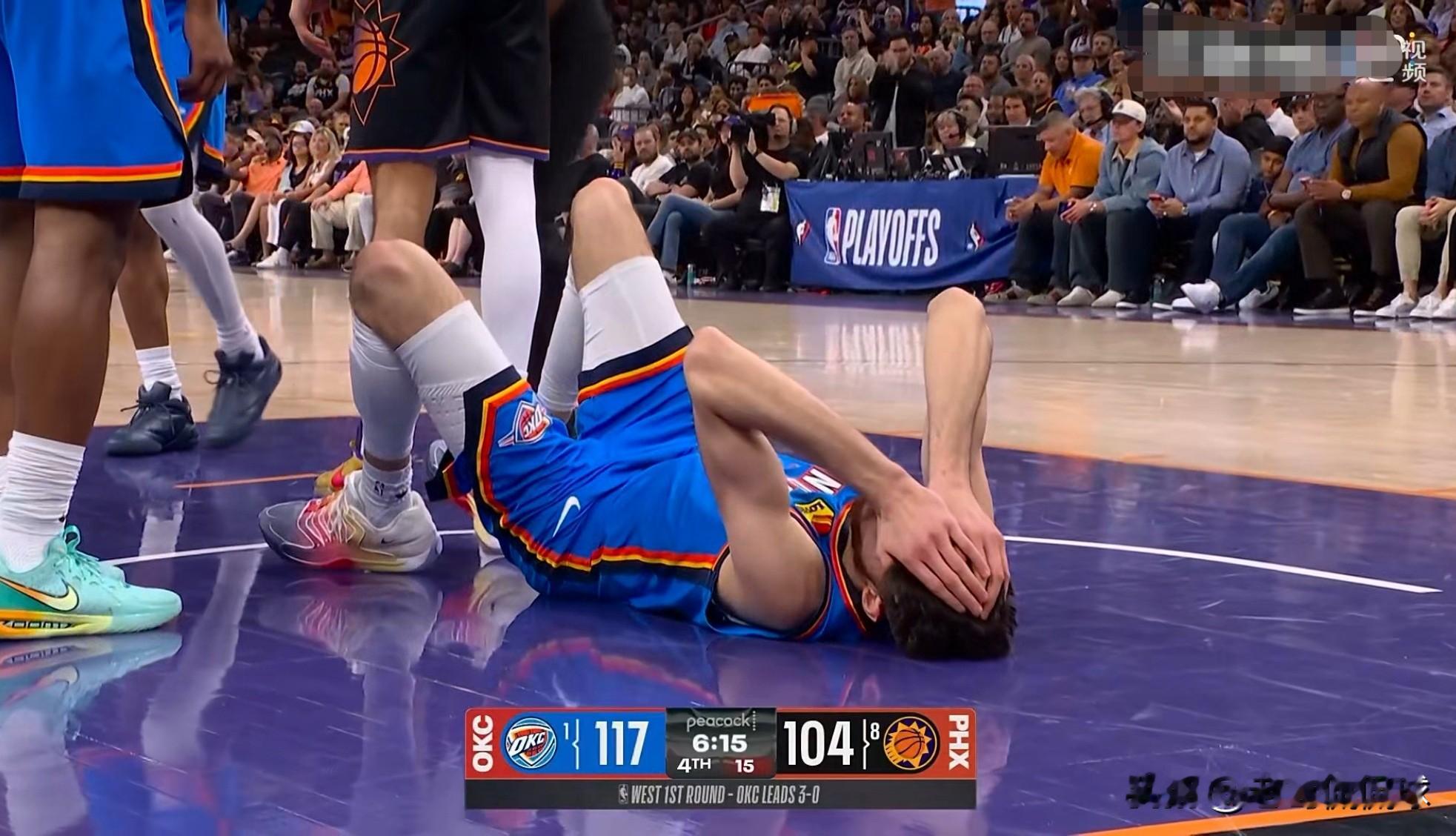 太阳超级巨星布克真是太狠了！在今天太阳主场迎战雷霆的首轮G4中，当时比...